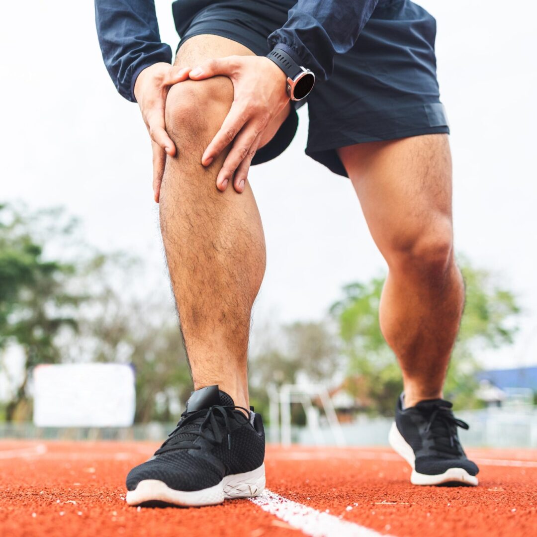 A man with knee pain on the track